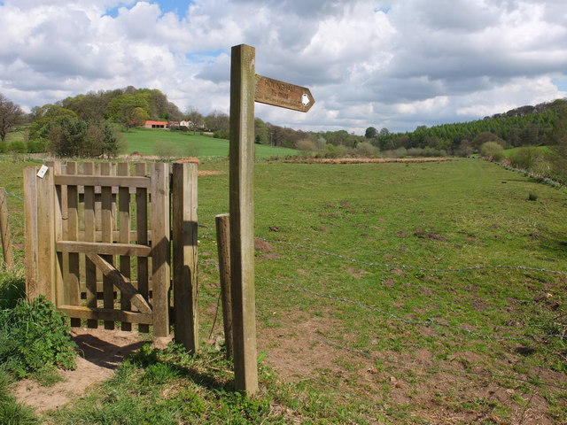 A kissing gate giving access to the footpath leading towards Hovingham