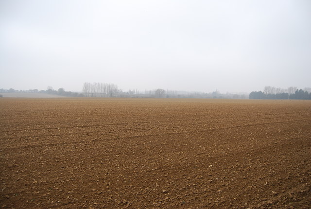 a-large-empty-field-n-chadwick-geograph-britain-and-ireland