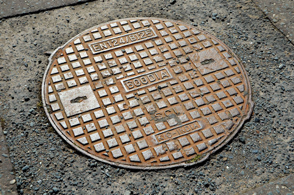 KIC Metaliks manhole cover, Newtownards (1)