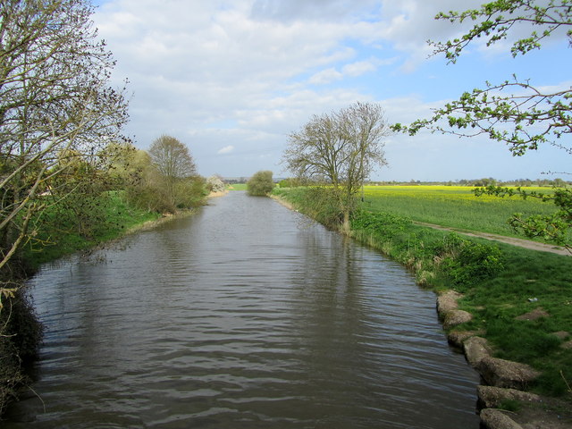 The Royal Military Canal at Hamstreet © Chris Heaton cc-by-sa/2.0 ...