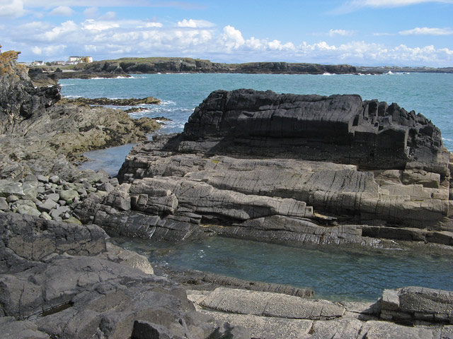 Dyke Outcrop 2 © Jonathan Wilkins Geograph Britain And Ireland