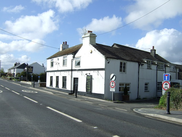 The Halfway House pub, Grenofen © JThomas cc-by-sa/2.0 :: Geograph ...