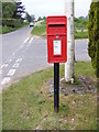 TG1422 : Ratcatchers Public House Postbox by Geographer