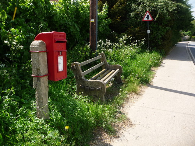 Longburton: postbox № DT9 100