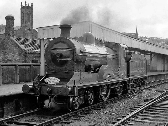 Steam locomotive in Waterside station - 1979 (1)