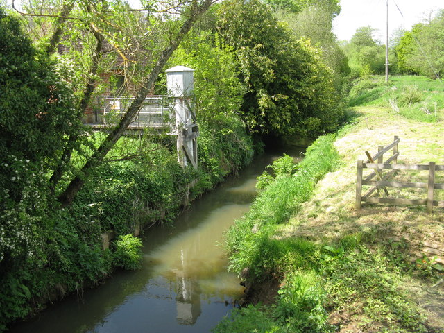 Water monitoring unit on the River Uck... © Dave Spicer cc-by-sa/2.0 ...