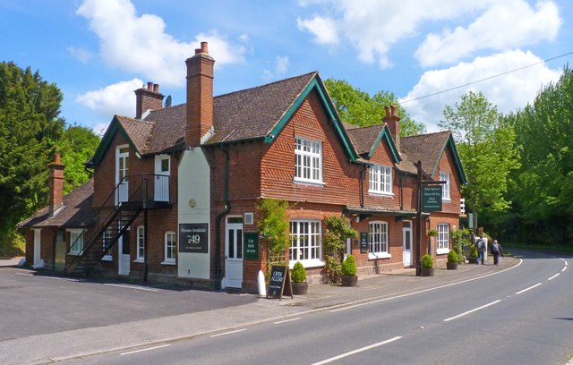 The Trout Inn, Itchen Abbas © Mike Smith :: Geograph Britain and Ireland