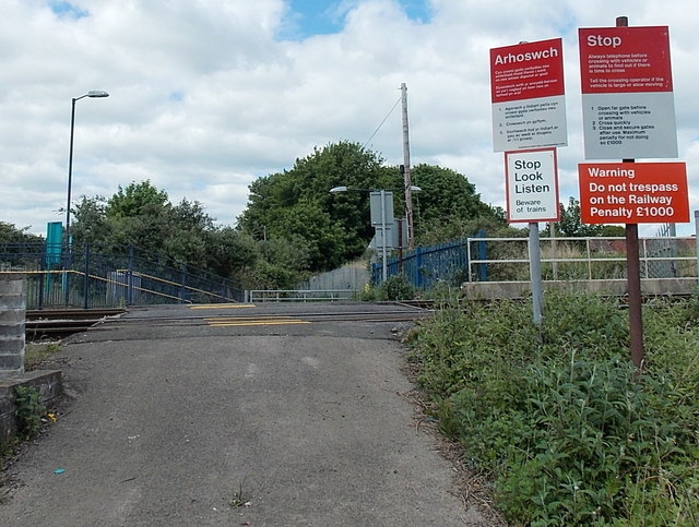 Warning Notices Caldicot Railway C Jaggery Cc By Sa 2 0 Geograph Britain And Ireland