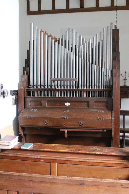 Organ, St Luke's church, Holton le Moor