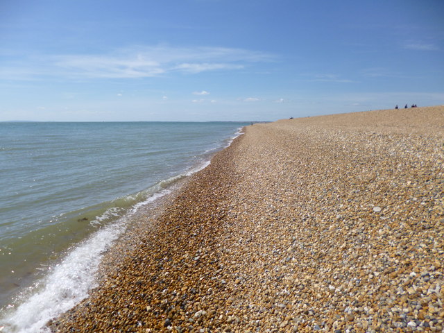 Hurst Beach © Mike Faherty cc-by-sa/2.0 :: Geograph Britain and Ireland