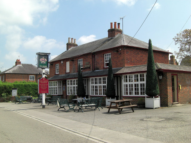 The Crown © Stuart Logan :: Geograph Britain and Ireland