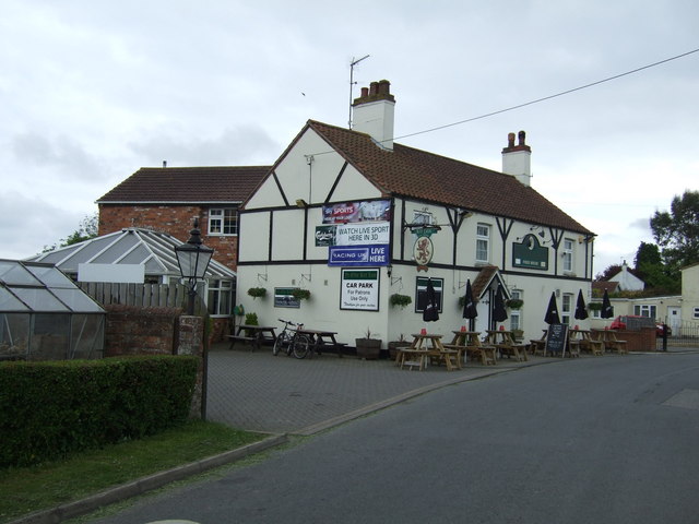 The Red Lion pub, Burgh le Marsh © JThomas :: Geograph Britain and Ireland