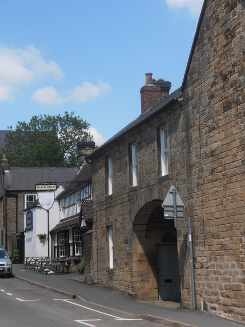 The Black Swan public house at Crich © Row17 cc-by-sa/2.0 :: Geograph ...