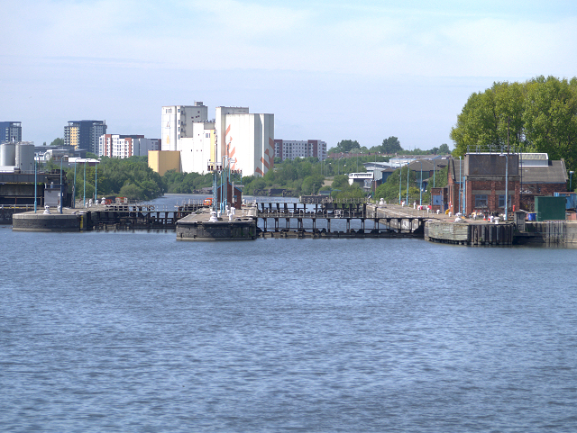 Manchester Ship Canal, Mode Wheel Locks © David Dixon :: Geograph ...