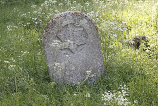 Close up of the headstone