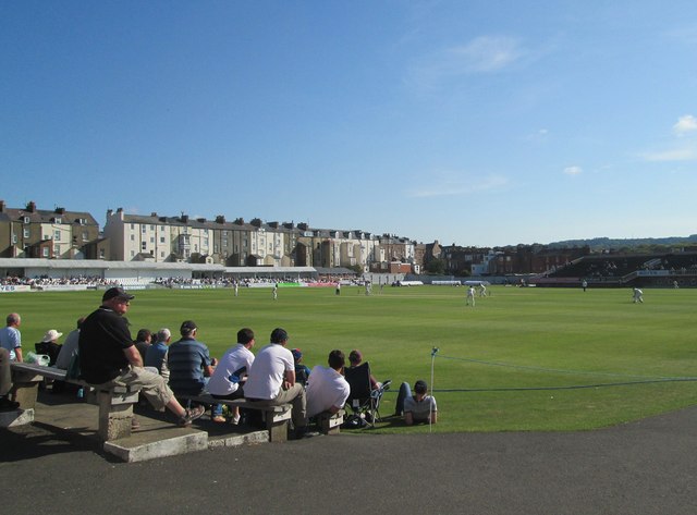 Scarborough: cricket in the sun