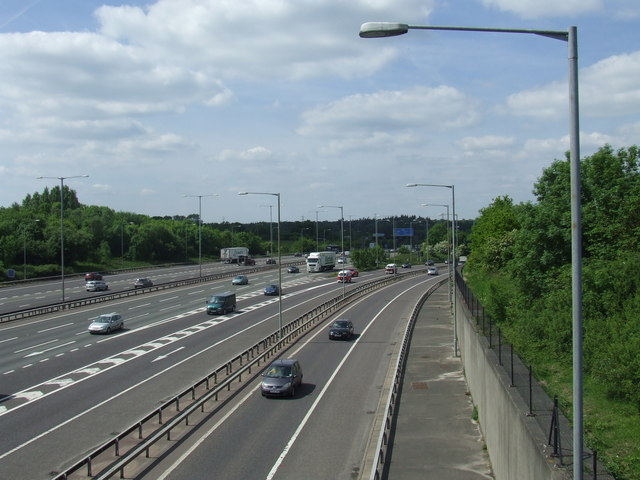 M25 near Iver Heath © Malc McDonald :: Geograph Britain and Ireland