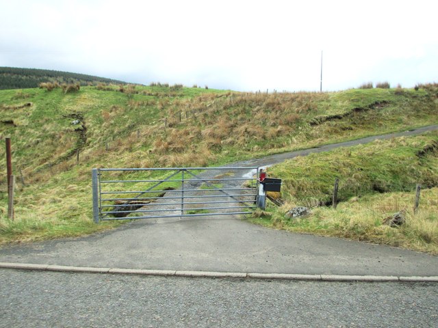 Gates at the entrance to Meiklehill