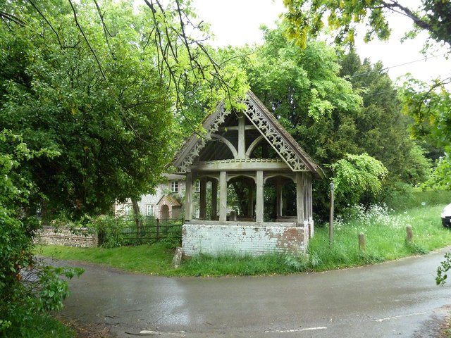 The Old Well, Farnham © Basher Eyre cc-by-sa/2.0 :: Geograph Britain ...