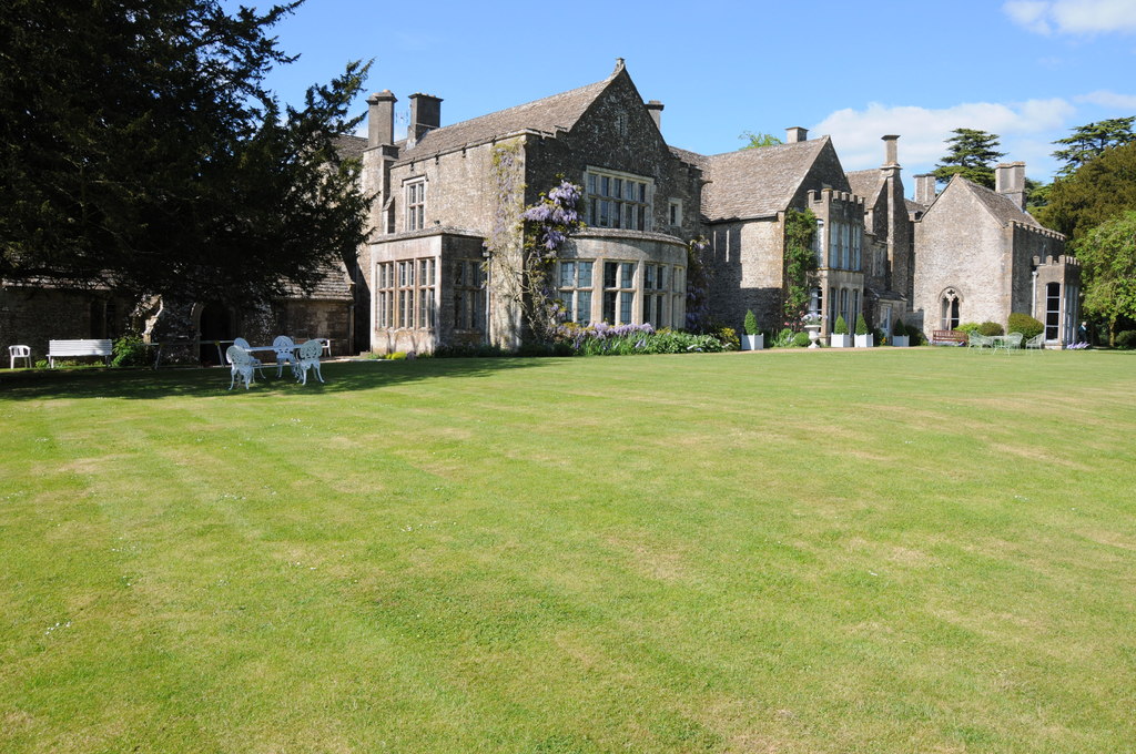 chavenage-house-philip-halling-cc-by-sa-2-0-geograph-britain-and