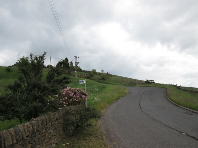 Start of the footpath at Wood Royd Hill