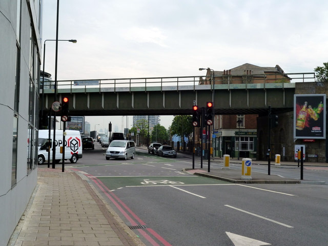 Railway bridge, Battersea Park Road... © Dr Neil Clifton :: Geograph ...