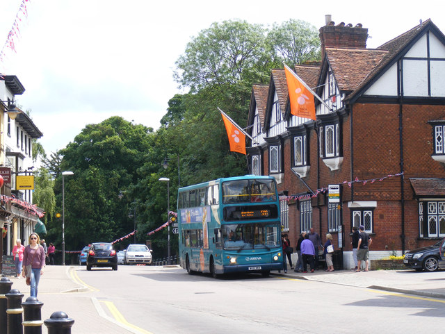 Tring High Street, Rose & Crown bus stop