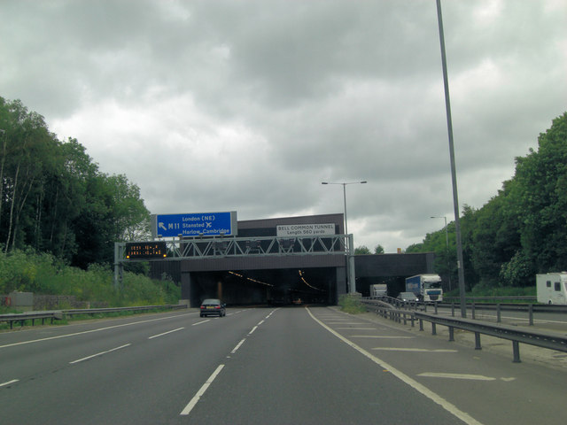 M25 enters Bell Common Tunnel © Stuart Logan cc-by-sa/2.0 :: Geograph ...