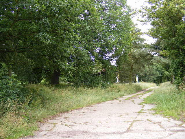 Footpath & entrance to Home Farm