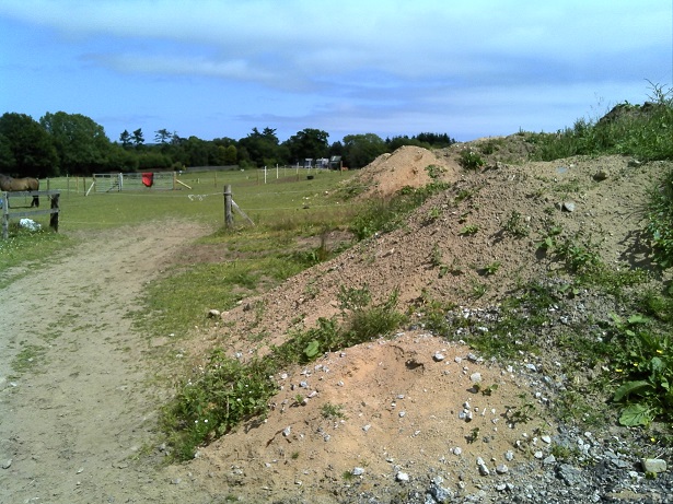 Gravel heaps with horse operation beyond