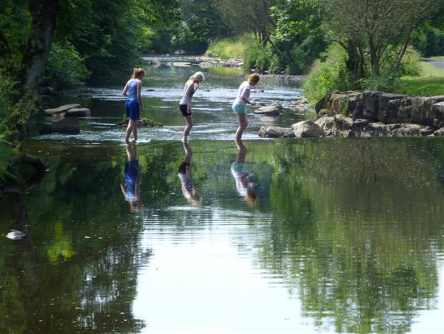 Hazardous crossing, weir at Lovers... © Kenneth Allen cc-by-sa/2.0 ...