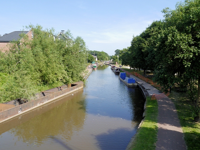 Trent and Mersey Canal, Stone © David Dixon cc-by-sa/2.0 :: Geograph ...