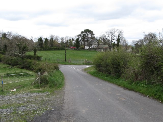 Approaching the junction of Castle Hill... © Eric Jones cc-by-sa/2.0 ...