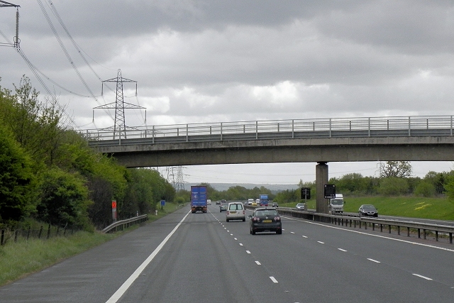 Access Bridge over the M40 near Oakley © David Dixon cc-by-sa/2.0 ...