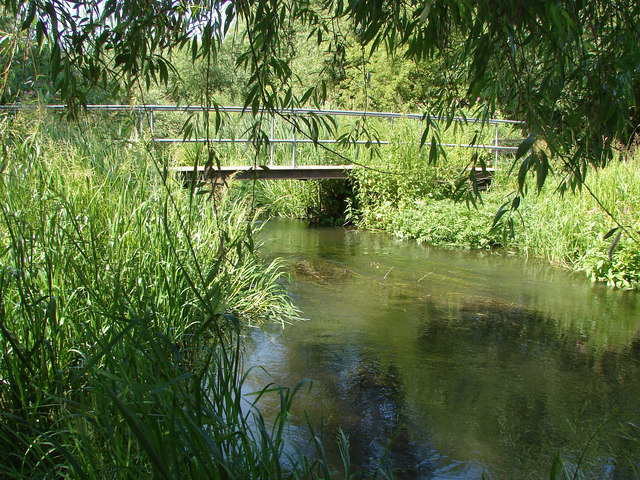 Footbridge Over The Wraysbury River © Alan Hunt Cc-by-sa 2.0 