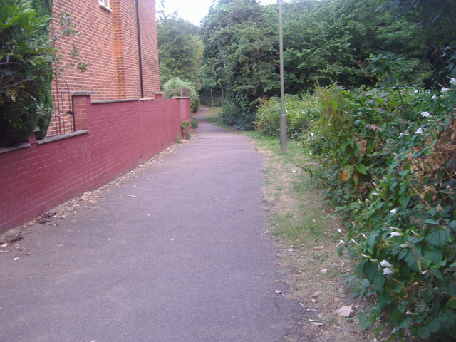Path between Gloucester Drive and Brookland Rise