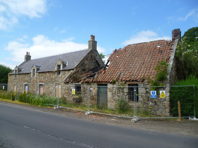 Derelict cottages, Peaston