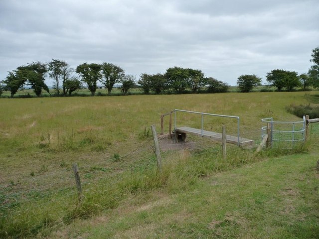 Footpath gate and bridge, Ivychurch