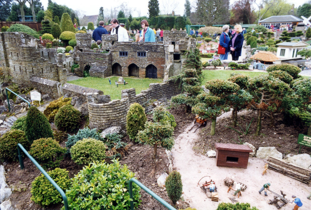 Bekonscot Model Village, Warwick Road,... © Jo and Steve Turner cc-by ...