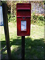 TM3183 : St.Margarets Postbox by Geographer