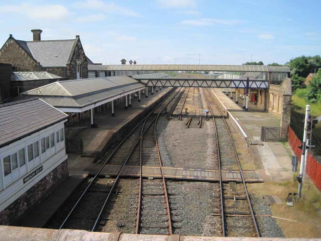 Workington (Main) railway station,... © Nigel Thompson :: Geograph ...