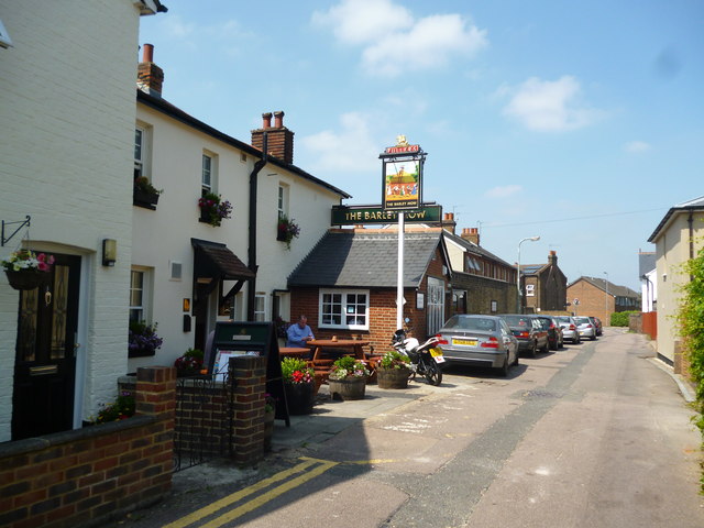 Epsom: The 'Barley Mow' © Dr Neil Clifton :: Geograph Britain and Ireland