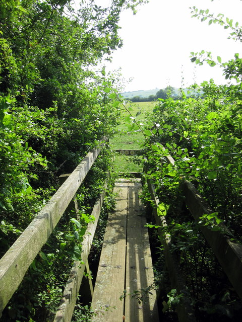 Footbridge on the path to Fulbrook