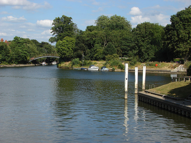 River Thames, Shepperton © Alan Hunt cc-by-sa/2.0 :: Geograph Britain ...