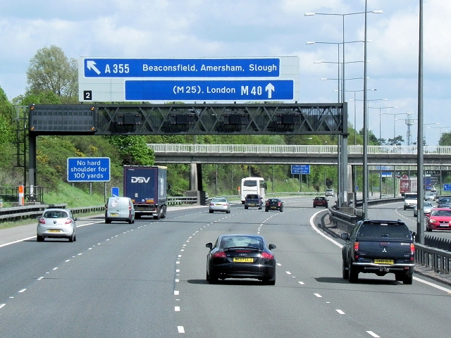 M40 Junction 2, Beaconsfield © David Dixon Cc-by-sa 2.0 :: Geograph 