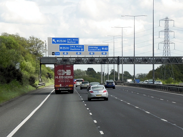 Southbound M40, Gerrards Cross © David Dixon cc-by-sa/2.0 :: Geograph ...