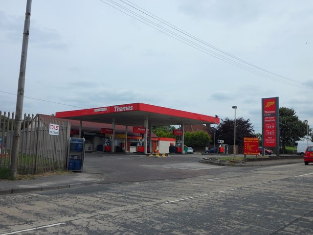 Petrol station on the A73 © Stephen Sweeney cc-by-sa/2.0 :: Geograph ...