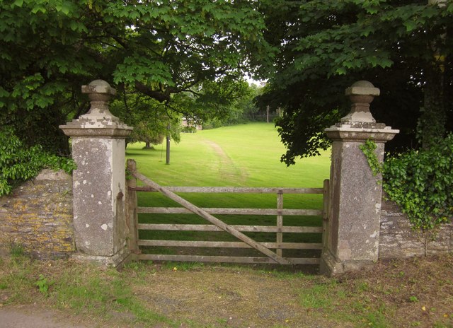 Gates to Stockadon Villa