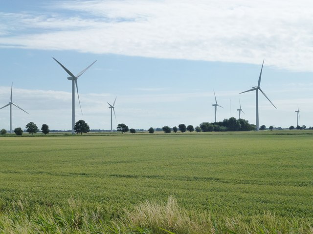 Kansas farmers, tired of noisy wind turbines, want to require 3,000-foot setbacks from wind farms instead of current 500 feet