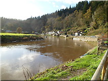 SO5200 : Western side of a horseshoe bend in the Wye, Tintern by Jaggery